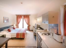 Hotel Kalma, Kalma Villa, Apart Hotel，位于赫维兹的酒店