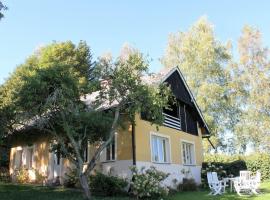 Holiday Home in Tachov with Garden，位于塔霍夫的酒店