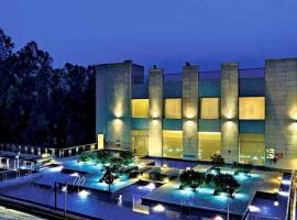 Hotel Inspire Inn，位于Korampallam的酒店