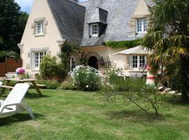 Chez Renée et Raynal B&B，位于Plounévez-Lochrist的酒店