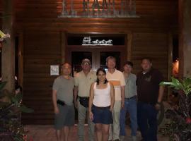 El Rancho Hotel Y Restaurante，位于圣克鲁斯德约霍阿的酒店