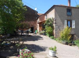 Chambre d'hôtes des Monts，位于Saint-Izaire的酒店