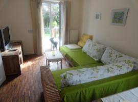 霍尔兹豪斯厄尔林度假屋，位于Burgheim的酒店