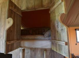 Glamping Aan de Vleterbeke，位于Oostvleteren的豪华帐篷