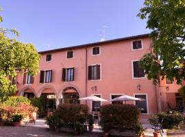 Boutique Hotel Corte Malaspina，位于卡斯特努沃德加尔达的酒店