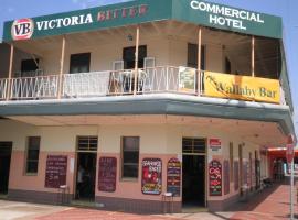 Commercial Hotel，位于Macdesme的酒店