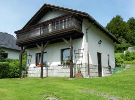 Appealing holiday home in Altenfeld with terrace，位于Altenfeld的度假短租房
