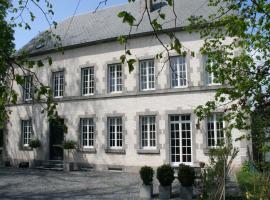 Charming holiday home in Ardennes and large garden，位于Honnay的度假屋