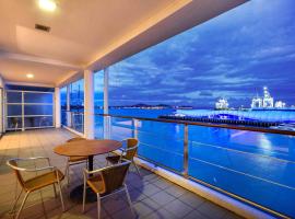 QV Stays Absolute Waterfront Stunner，位于奥克兰的酒店