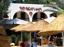 Toloman Hotel Bitez Beach，位于比泰兹的酒店