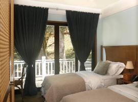 贝壳度假公寓式酒店，位于科罗尔Ngardok Nature Reserve附近的酒店