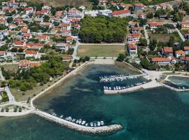 Apartmani Marino，位于普利拉卡的酒店