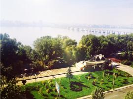 Dnipo river Apart #з видом на Дніпро，位于第聂伯罗的海滩短租房