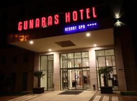 Gunaras Resort Spa Hotel，位于栋博堡的酒店
