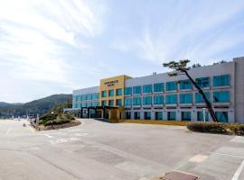 Pine Beach Hotel，位于浦项的酒店