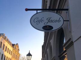 Ferienwohnungen auf der Insel am Cafe Jacob，位于韦尔德的酒店