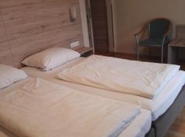Hotel Gasthof Momm，位于布伦塔尔的酒店