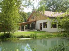 LOGIS Hôtel Le Chantoiseau，位于Chaumont-sur-Aire的酒店