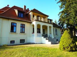 Ferienwohnung Villa am Haussee，位于费尔德伯格的乡村别墅