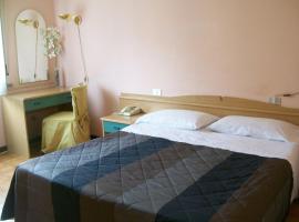 拉罗斯塔酒店，位于雷焦艾米利亚的酒店