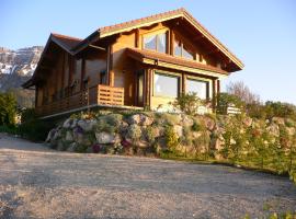 Chalet Les Aigles，位于福龙河畔拉罗什的酒店