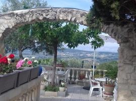 Hotel Le Saint Victor，位于Mirabel-aux-Baronnies的酒店