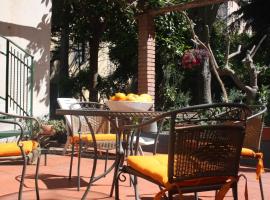 Casa Ale con giardino pensile，位于帕蒂的酒店