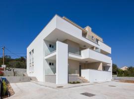 Apartments Alba，位于斯拉汀的酒店