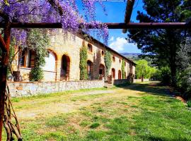 Agriturismo Antico Borgo Poggitazzi，位于罗洛·丘芬纳的酒店