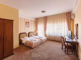 尊贵酒店，位于克卢日-纳波卡的酒店