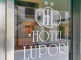 卢波利酒店，位于维亚雷焦的酒店