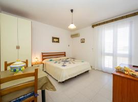 Appartamento vista mare，位于卡斯泰拉马莱的酒店
