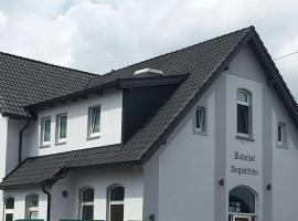 Gleis 3 Augustfehn，位于Augustfehn的酒店