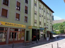 Pension Monteverde，位于坎加斯-德奥尼斯的酒店