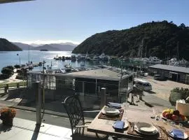 Oxley's Waterfront Apartment