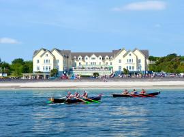 戈尔韦海湾会议及娱乐中心酒店，位于戈尔韦的海滩酒店