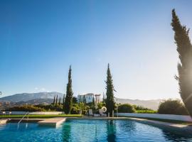 B Bou Hotel Cortijo Bravo，位于贝莱斯的酒店