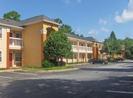 Extended Stay America Select Suites - Atlanta - Cumberland Mall，位于亚特兰大科布商业街的酒店
