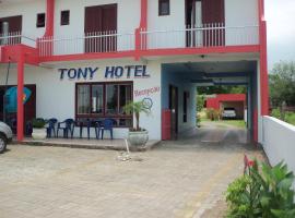 Tony Hotel，位于托雷斯的酒店