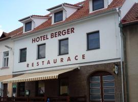 伯格酒店，位于利帕河畔卡梅尼采的酒店