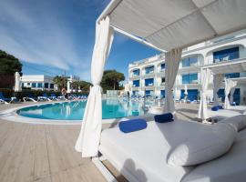 马思德地中海Spa公寓式酒店，位于卡斯特尔德费尔斯的浪漫度假酒店
