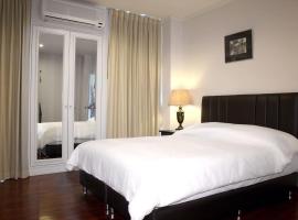 山森套房/两卧室套房公寓，位于曼谷的带停车场的酒店