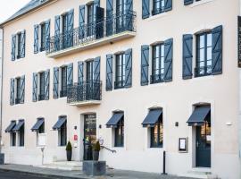 Logis Hôtel du Morvan - Restaurant la Table de Jérôme，位于吕齐的酒店