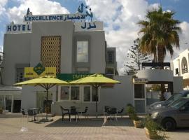 Hotel Excellence，位于突尼斯的带停车场的酒店