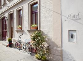 Hotel Garni Zum Hirschen，位于伊普霍芬的酒店