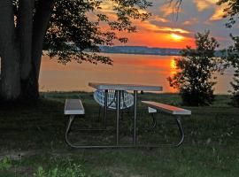 乐夏朗德汽车旅馆，位于Sorel的酒店