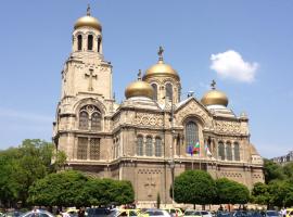 Cathedral Guesthouse，位于瓦尔纳的酒店