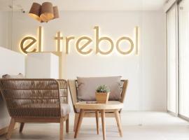 El Trebol Bar & Hotel Only Adults，位于卡沃内拉斯的海滩短租房