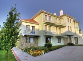 Jade Hotel-Ezüsthíd Hotel，位于维斯普雷姆的酒店