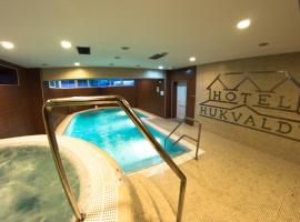 Wellness Hotel Hukvaldy POLOPENZE A WELLNESS V CENĚ，位于普日博尔的酒店